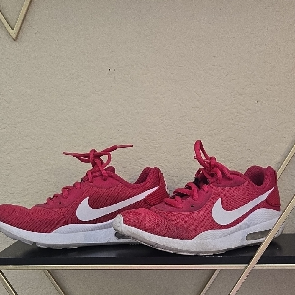Nike Air Max Fuchsia Sneakers